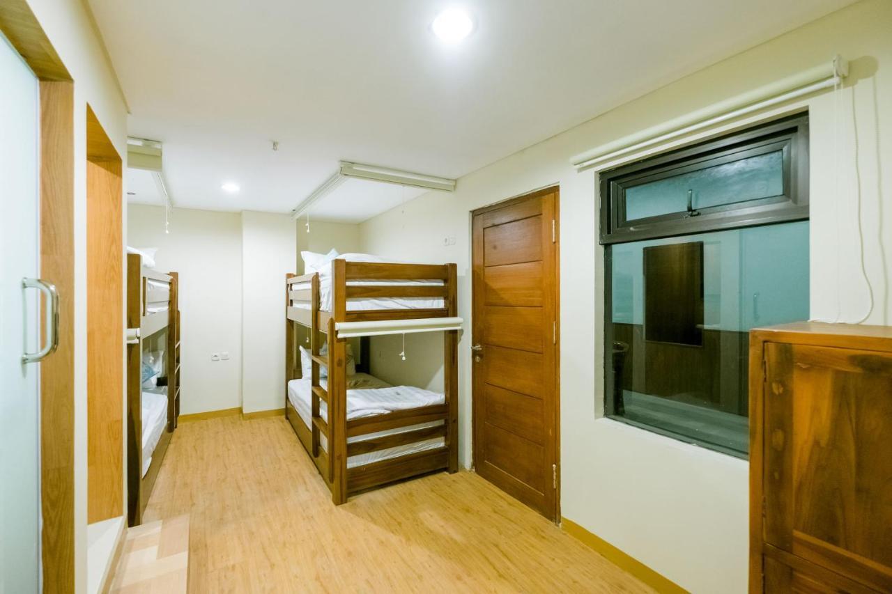 Caroline Hostel Canggu Exterior foto